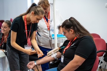 21 nő mentorprogram 2026: elindult a jelentkezés az egészségügyi pályák iránt érdeklődőközépiskolások számára, február 15-ig lehet jelentkezni.