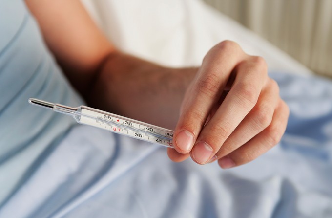 Covidos vagyok, normális az 1 hete tartó láz? Mit kell tenni? Vakcinainfó - Az orvos válaszol című cikk nyitóképe