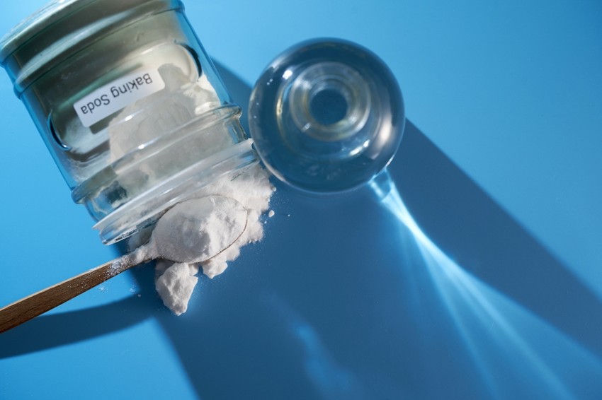 Csodaszer vagy porhintés? A szódabikarbóna lassan mindenre is jó kategóriává válik az interneten. Mit mond róla a szakgyógyszerész?