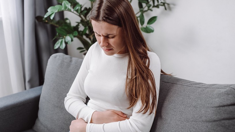 fájdalmas menstruáció pcos hányinger