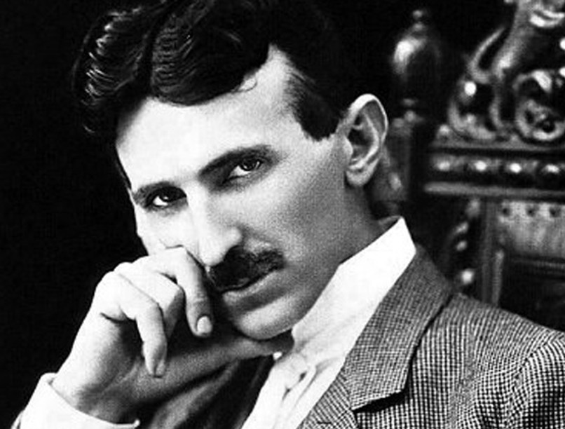 Nikola Tesla szerb-amerikai fizikus, feltaláló, villamosmérnök, gépészmérnök, filozófus. Életében 146 szabadalmat jegyeztek be a neve alatt.