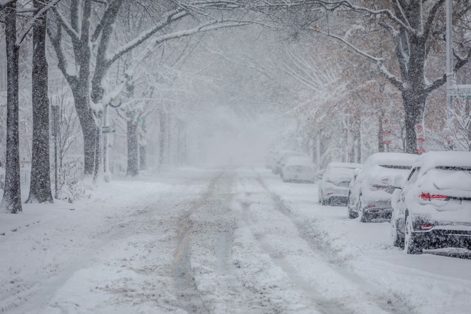 Készüljön: az ország délkeleti kétharmadán éjfélig 5-15 centiméternyi hó hullhat! című cikk nyitóképe