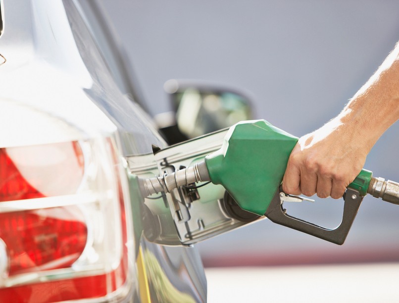 benzin, ólom, tankolás