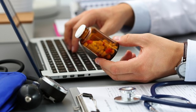 Ősztől jön az e-recept: kisebb lesz a sor a patikákban?