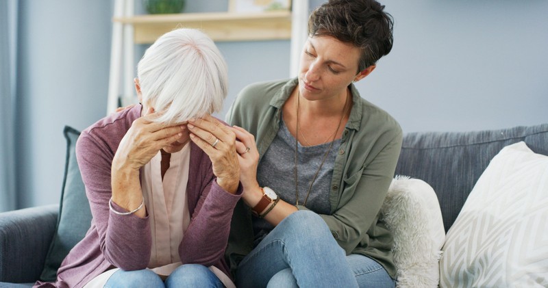 Az Alzheimer-kór 5 korai jele, amit beszéd közben lehet először észrevenni