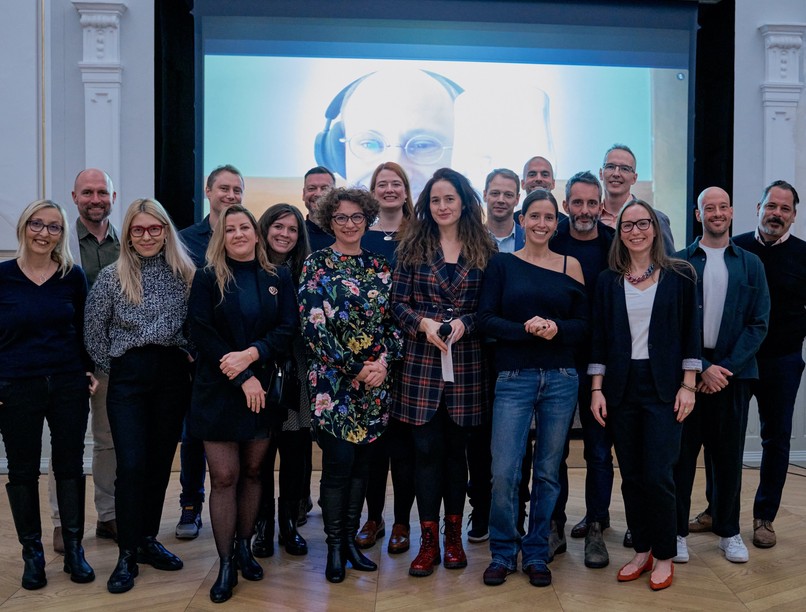 nyitottak vagyunk, kampány, cég, segítség 