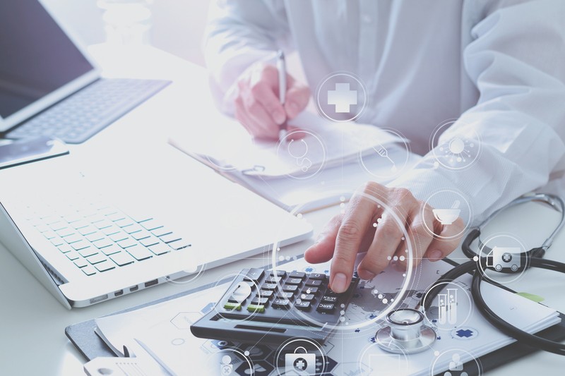 Akkora a tartozás, hogy már gyógyszert és ételt is csak készpénzért kaphatnak