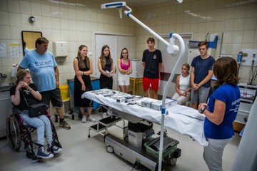 A 21 Nő az egészségügyért alapítvány mentorált diákjainak a látogatása a Heim Pál Országos Gyermekgyógyászati Intézetben.