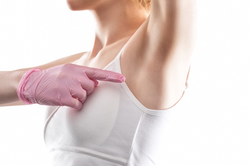 Pattanásszerű tünetek a hajlatokban - 7 év is eltelhet, amire helyesen diagnosztizálják