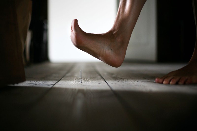 Beleléptem egy szögbe – a tetanusz mellé biztos kell antibiotikum is? Az orvos válaszol