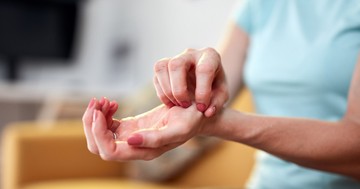 5 gyakori ok a tenyéren megjelenő kiütések, hámló foltok hátterében