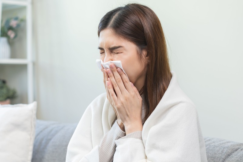 Ez is lehet az oka annak, ha folyton tüsszög, miután hazaér