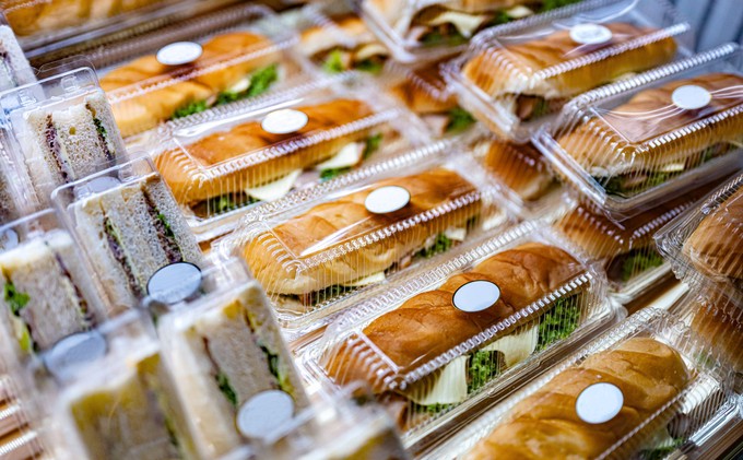 Egy szendvicsgyárból készült felvétel megrémítette a vásárlókat: „Soha többé nem eszem meg őket” című cikk nyitóképe