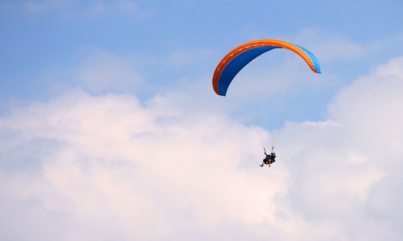 Magyar siklóernyős halt meg Monacóban