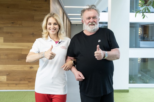 Mentős ruhát öltött Kovács-Nyári Dia és Csuja Imre - fontos ügy mellé álltak