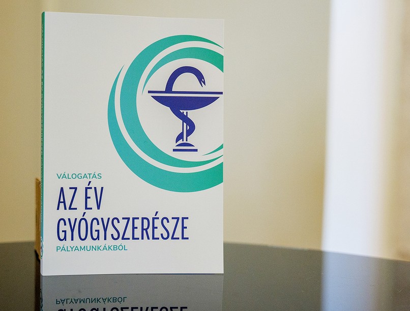 év gyógyszerése, patika, szavazás