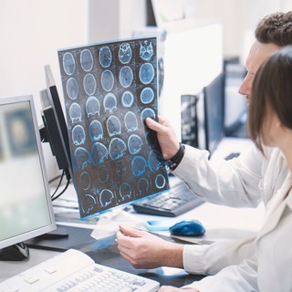 Áttörés a szklerózis multiplex kezelésében: áttörést hozhat két ismert gyógyszer kombinációja című cikk nyitóképe