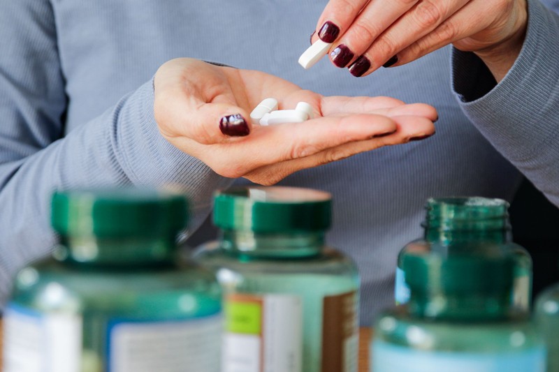 Hamis ígéretek menopauzára: 5 étrend-kiegészítő reklámot tiltottak be a nők egészségére vonatkozó állítások miatt