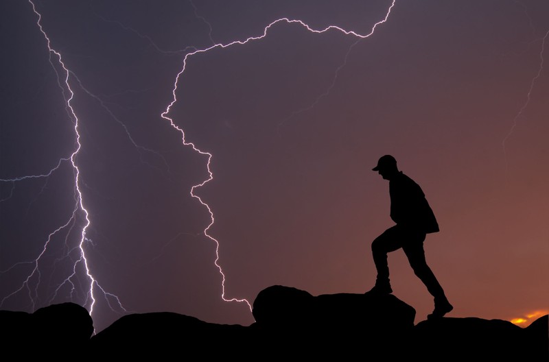 A villámcsapás túlélői kitálalnak: ilyen érzés, amikor több ezer volt fut át a testen