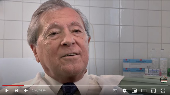 60 évet töltött műtőben a professzor: "Álmomban még operálok..." című cikk nyitóképe