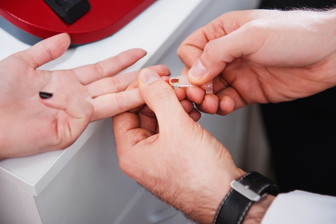 11 év börtön, egy csepp vér miatt! Itt a Theranos-csalás története című cikk nyitóképe