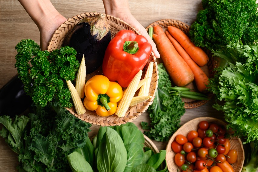 Ha az emberek kiskoruktól kezdődően vegetáriánus vagy vegán étrendet kezdenek el követni, jelentősen csökkenthető az elzáródott artériák által okozott szív- és érrendszeri betegségek kockázata egy új kutatás szerint.