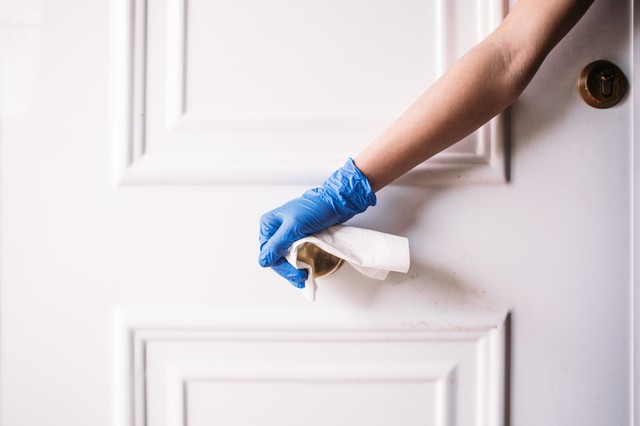 Omikron: meddig marad meg a bőrön, műanyagon? Itt a válasz!