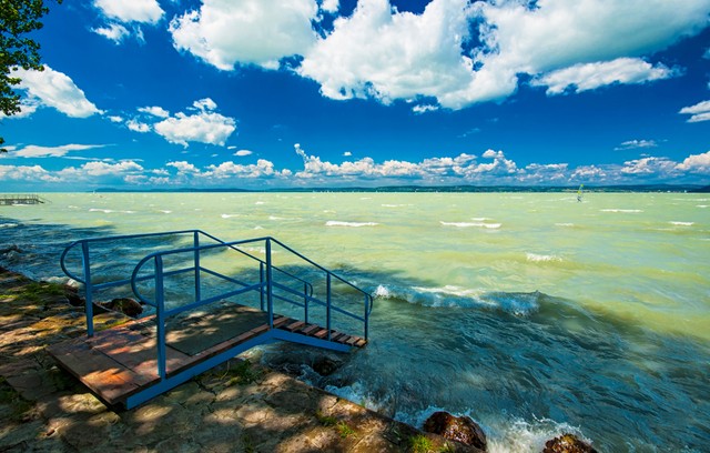 Belefulladt a Balatonban egy 2 és fél éves kislány a hétvégén