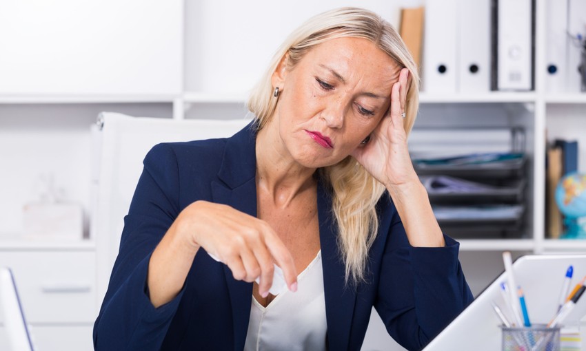 A menopauza során több olyan kellemetlen panasszal is szembesülhetnek a nők, melyek erősen kihatnak a mindennapjaikra, közérzetükre.