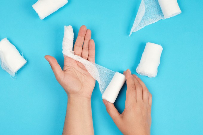 Megvágtam a bal mutatóujjam, elég sokáig vérzett, megmutassam orvosnak? Az orvos válaszol című cikk nyitóképe