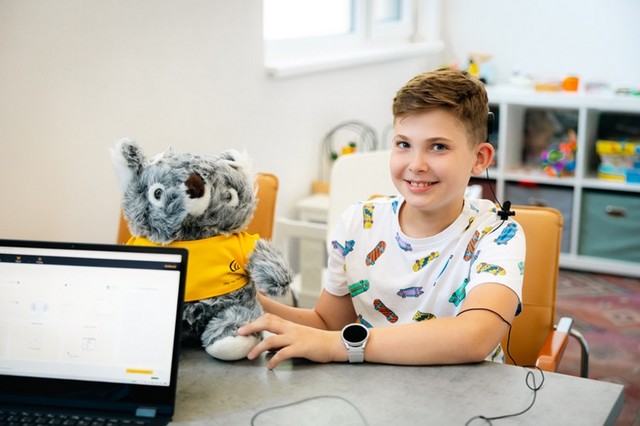 Először hallott hangokat új implantátumával a Szegeden megműtött Lóri