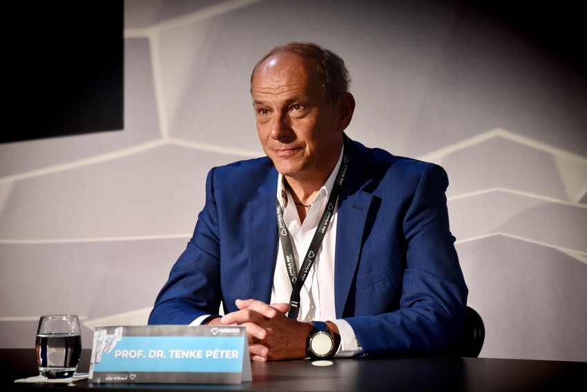 A Wáberer Medical Center évente közel 200 műtéthez tervezi bevetni a da Vinci robotot, jelentős hozzáadott értéket teremtve Magyarországon.  Segítségével gyorsabb lehet a gyógyulás és rövidebb a műtét utáni kórházi tartózkodás - mondta el Prof. Dr. Tenke Péter, urológus.