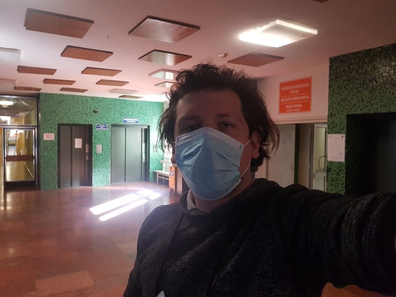 Teszteket szállít kórházaknak Vastag Tamás