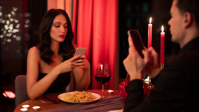 Tegye le a telefont Valentin-napon – a szeme és a párkapcsolata is hálás lesz érte