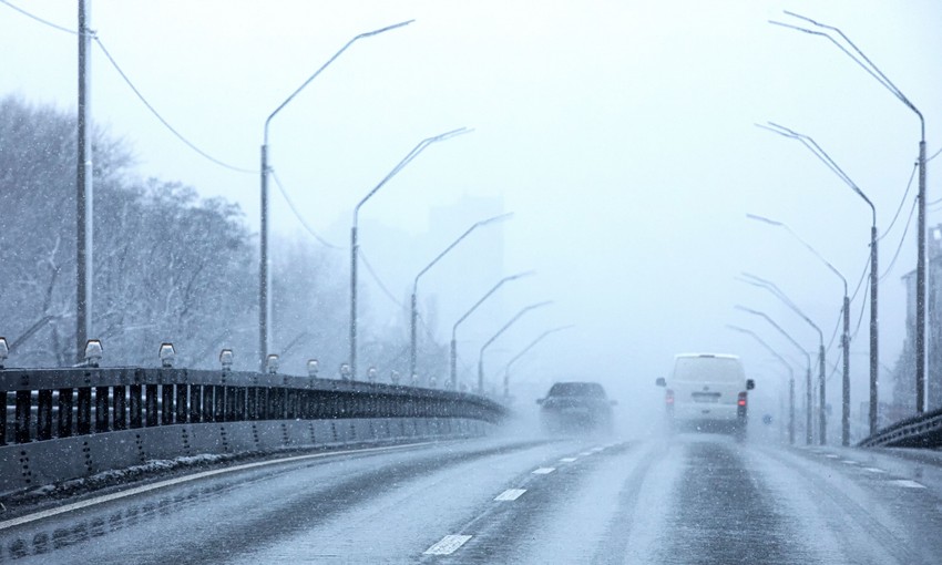 Budapesten csak szerdán, az ónos eső miatt, összesen 1200 esethez kérték az Országos Mentőszolgálat segítségét.