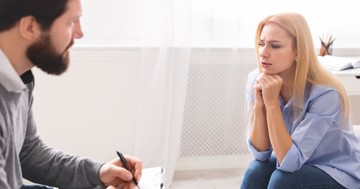  Ezt jelenti a pszcichológiában, ha valaki nem néz ránk, elfordítja a tekintetét beszélhetés alatt 