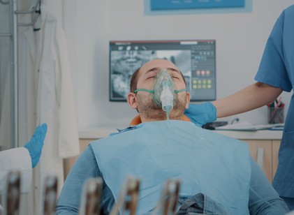 Fogorvosi kezelés után halt meg egy beteg Augsburgban – bíróság előtt a 44 éves orvos című cikk nyitóképe