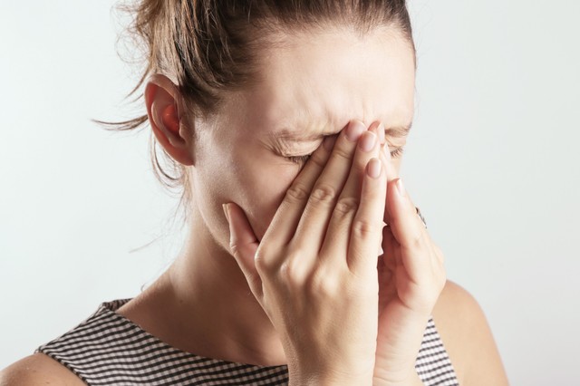 Amióta megfáztam, homályosan látok és fáj a szemem, mi okozhatja? Az orvos válaszol