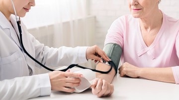 Milyen értéktől számít magasnak a vérnyomás? Az orvos elmondja