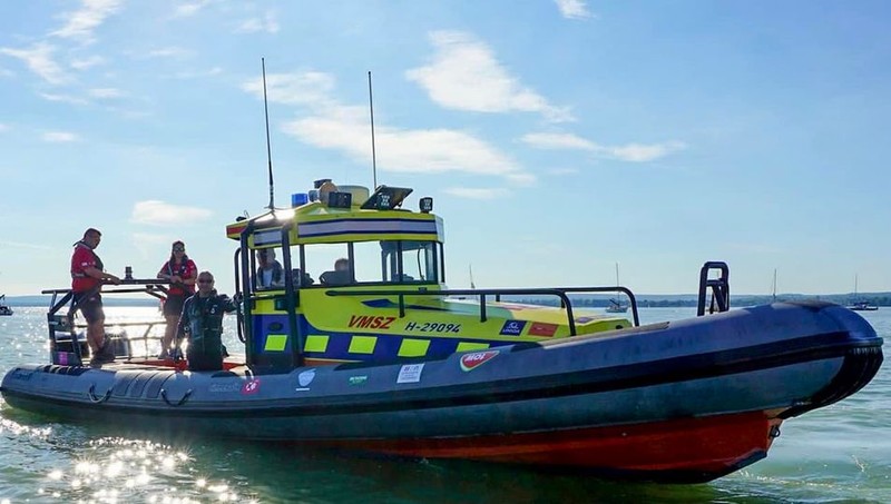 Elképesztő mentéssel indult a Balaton-átúszás!