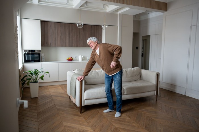 Amikor a mozgás lelassul: mit is pontosan a hipokinézia, és milyen betegségek állhatnak mögötte?