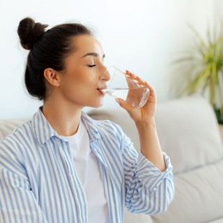 Folyton fáradt és nem tud koncentrálni? Lehet, hogy csak egy pohár víz hiányzik című cikk nyitóképe