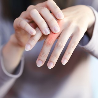 Nagyon fáj az ujjam, pedig nem érte sérülés - miért? Az orvos válaszol      című cikk nyitóképe