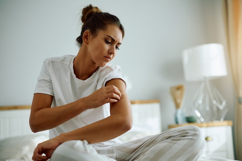 Hirtelen viszketni kezd a bőre, pedig semmi nem csípte meg? Ez állhat a háttérben
