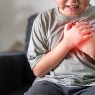 Miért fájhat a gyermekem mellkasa? Menjek vele ügyeletre?Az orvos válaszol   című cikk nyitóképe