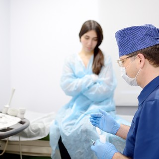 Az orvos elmondja, milyen esetben javasolt az emlő aspirációs citológia című cikk nyitóképe