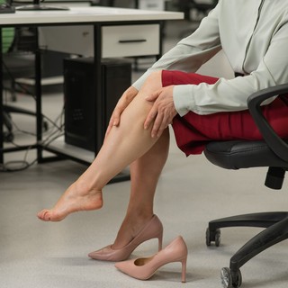 Olyan, mintha égne és apró tűkkel szurkálnák a lábát? Lehet, hogy égő láb szindrómája van című cikk nyitóképe