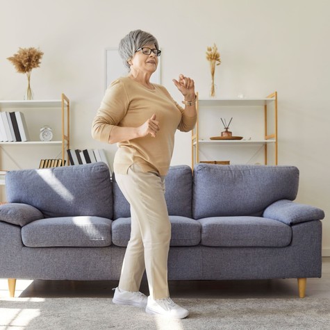 Minden kezdő imádja ezt az egyszerű zsírégető edzést! Akár most azonnal belevághat című cikk nyitóképe