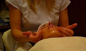 Itt a tavasz! Hogyan ápoljuk bőrünket?