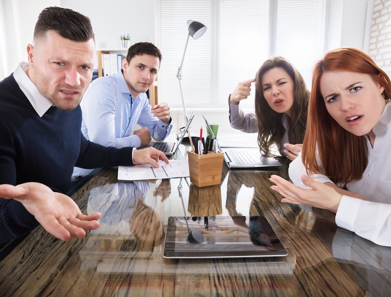 munkahelyi konfliktus pszichoterror stressz jele